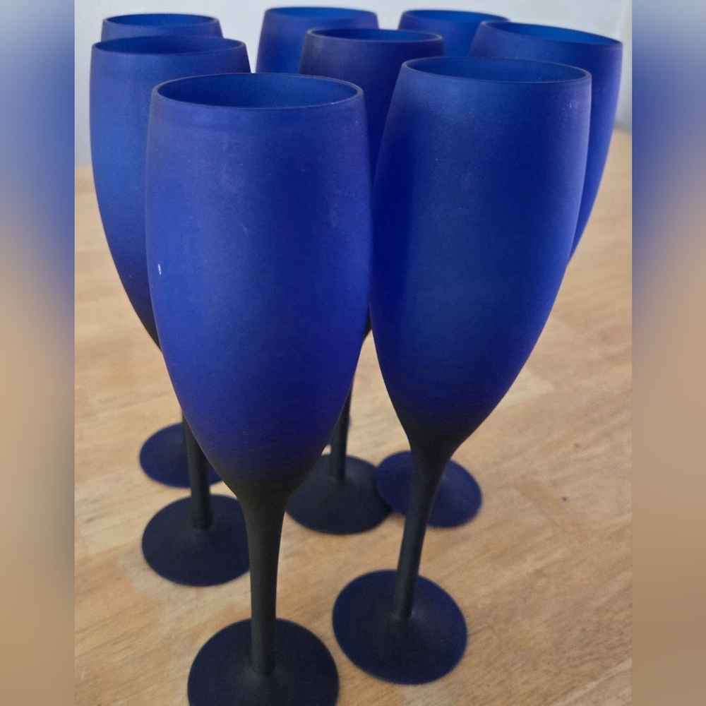 Vintage Frosted Cobalt Blue Champagne Flutes Black Stem Set of 7 MCM Aesthetic - Picture 2 of 5